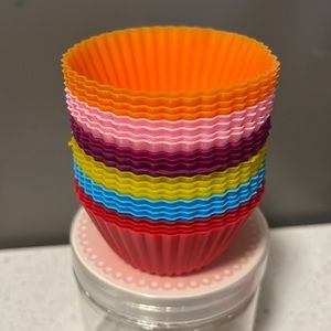 24 Rainbow Reusable Silicone Round Baking Cups